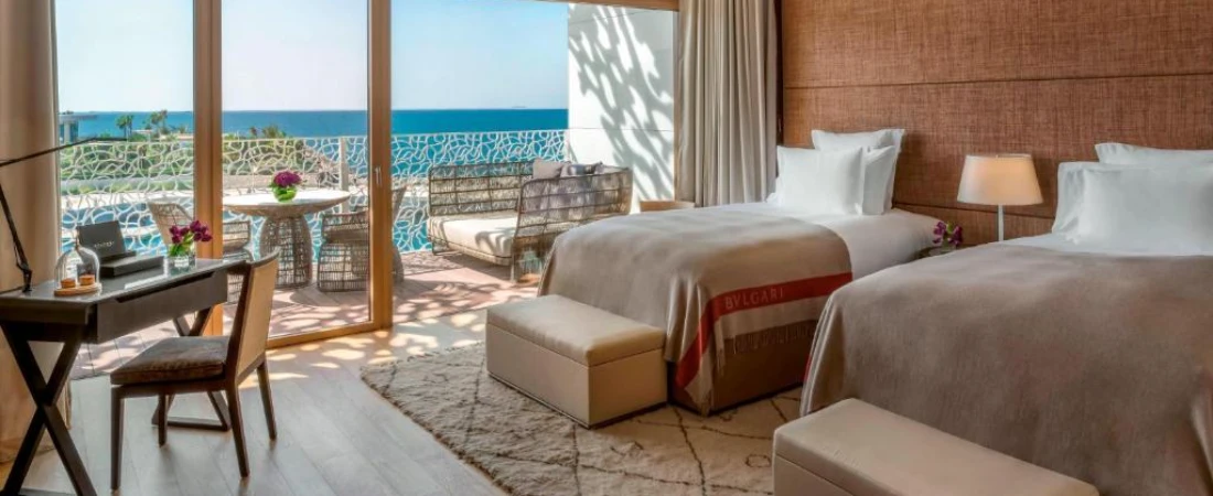 Beachfront Bliss: Best 5-Star Resorts in Dubai by the Sea